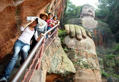 walk down the stairs to the feet of the Big Buddha at Leshan