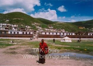 lama in front of Sichuan seashuel monastery (Shiqi sexu monastery)